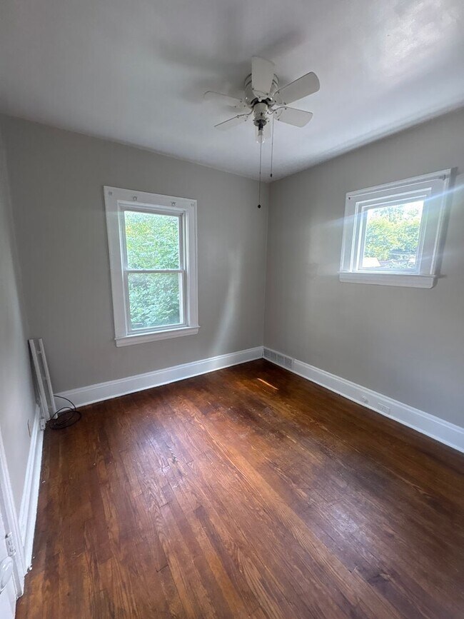 Building Photo - 2059 Lewis Dr