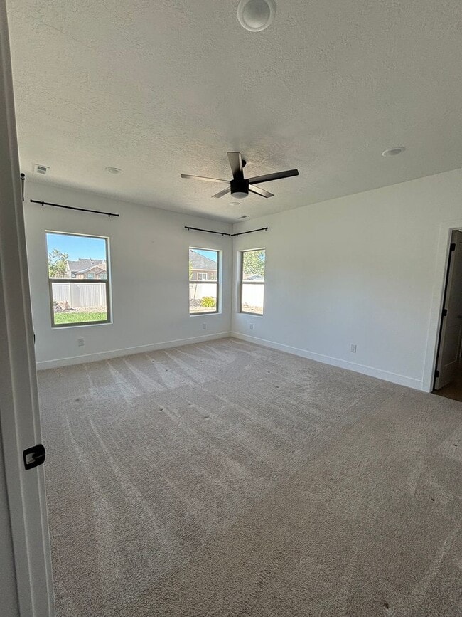 Building Photo - Beautiful Custom Home!