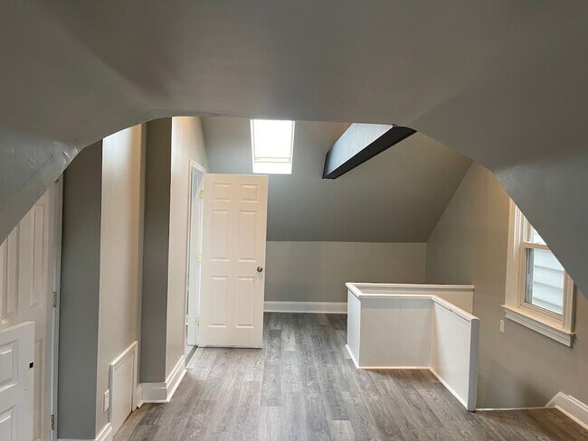 Building Photo - Beautiful, Sparkling New Kitchen - 4 Bedro...