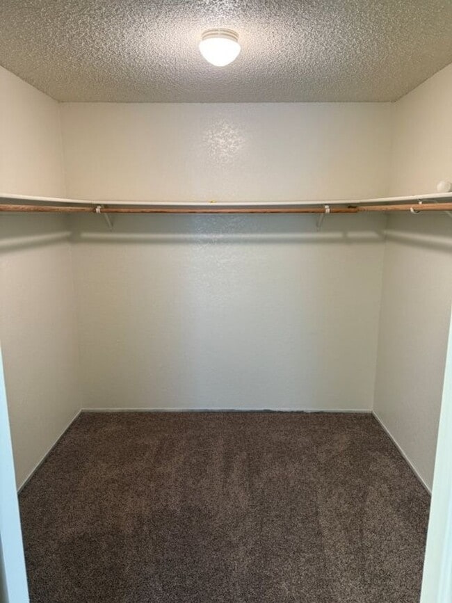 Building Photo - Browns Valley 3 Bedroom 2.5 Bath 2 Story w...