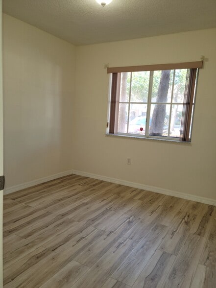 2nd bedroom - 2921 SE 13th Ave