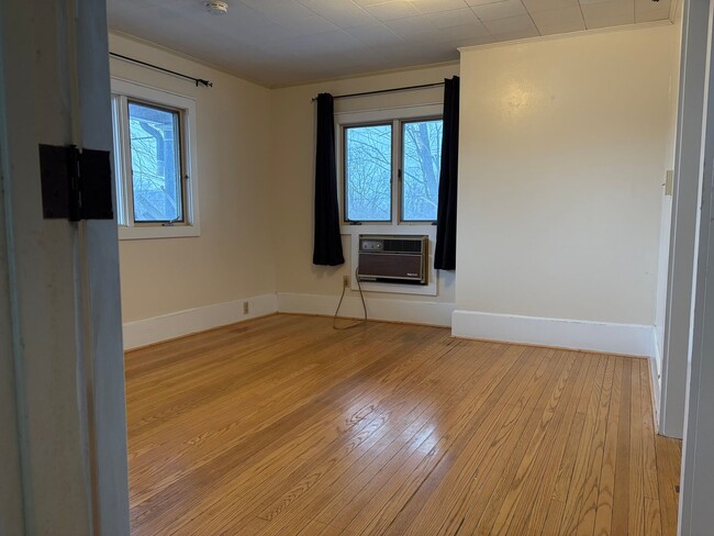 Building Photo - 501 S Cayuga St