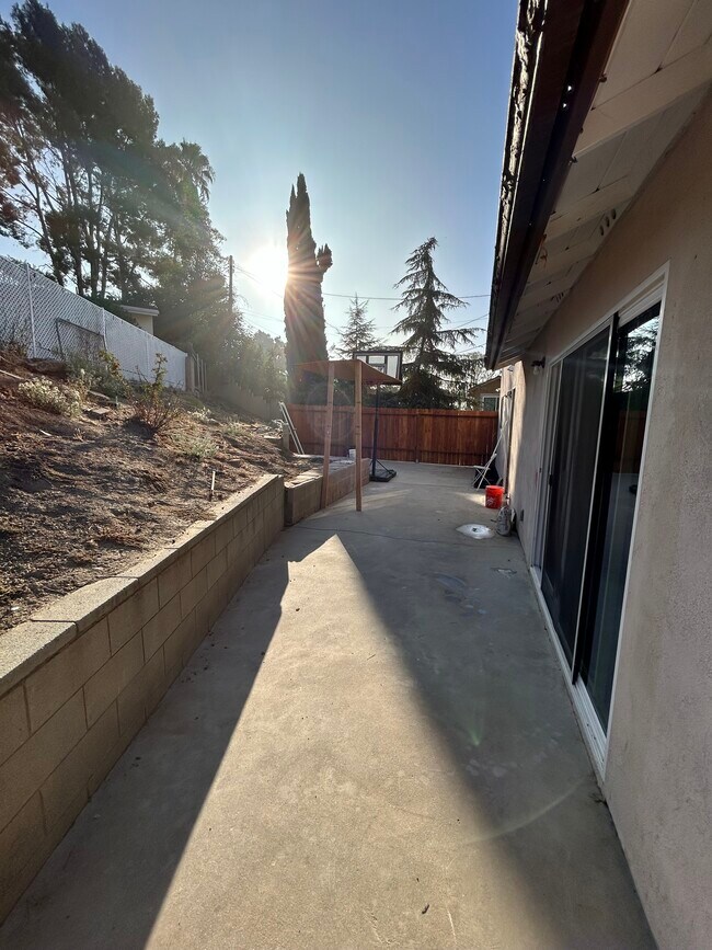 Plenty of room in the backyard - 11690 Kismet Ave