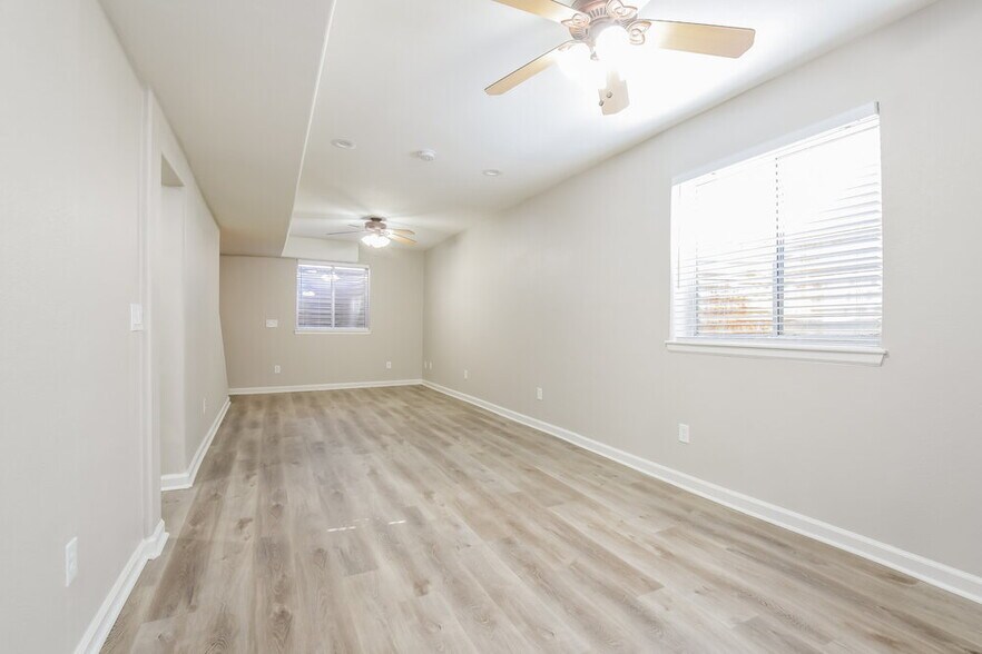 Building Photo - 19452 E Hamilton Pl