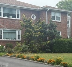 Building Photo - 224 Colonial Ave