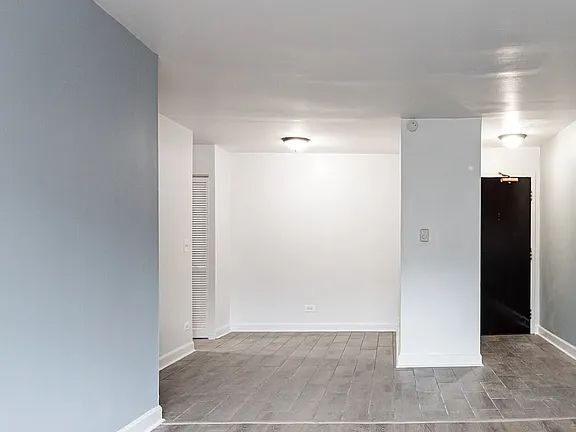 Building Photo - 3825 N Pine Grove Ave