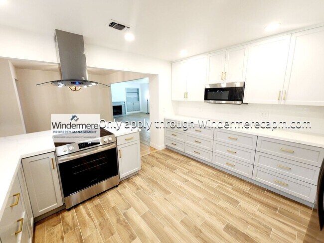 Building Photo - Fully Renovated Home in Arden Park! Available Now!!!