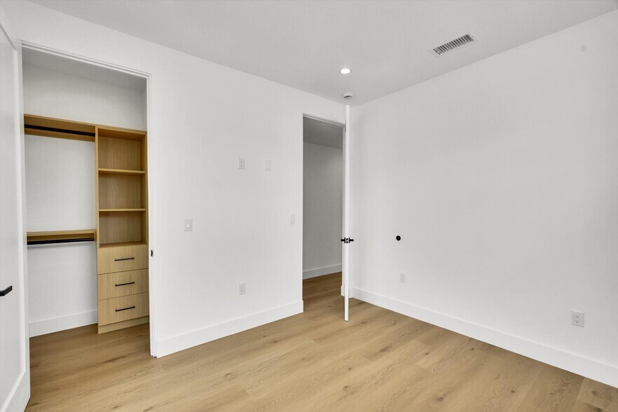 Building Photo - 5022 Cahuenga Blvd