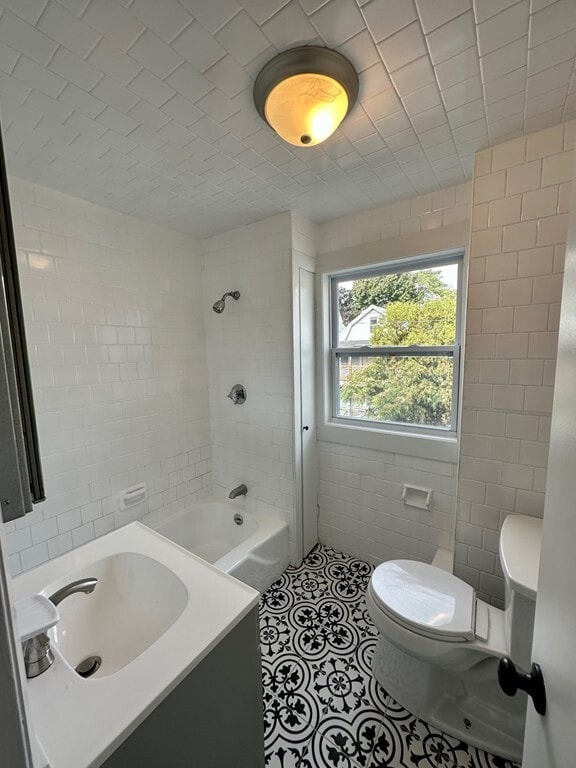 Building Photo - 531 Norwest Dr