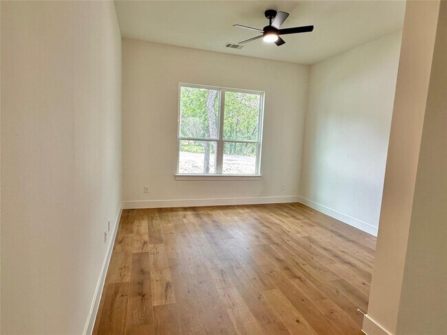 Building Photo - 5206 Country Club Dr