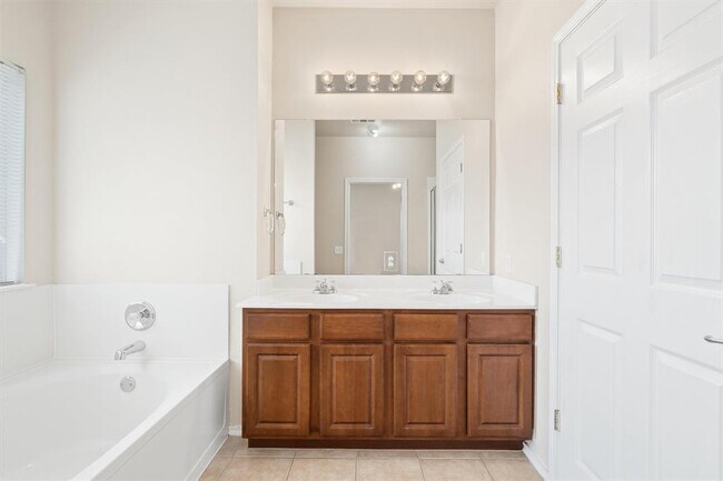 Building Photo - 10936 Furrow Hill Dr