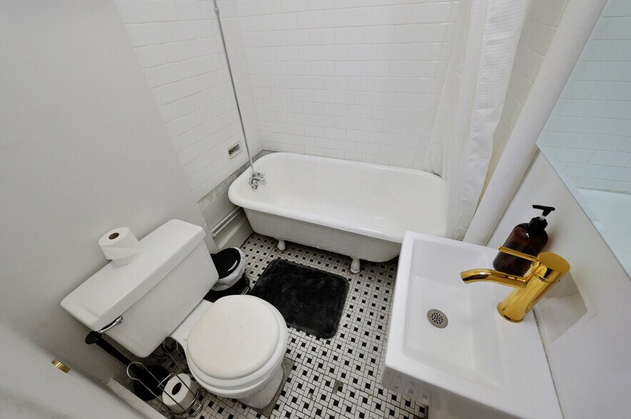 Building Photo - 1130 2nd Ave