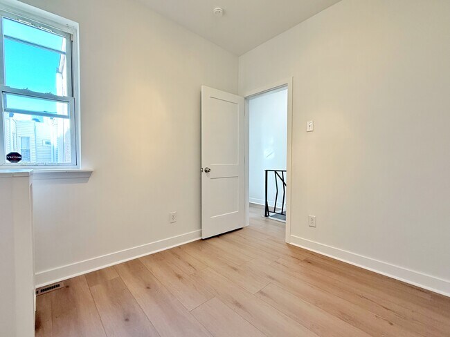 Building Photo - 2408 S Juniper St
