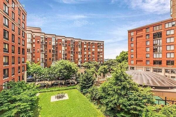 Building Photo - 300 Rector Pl