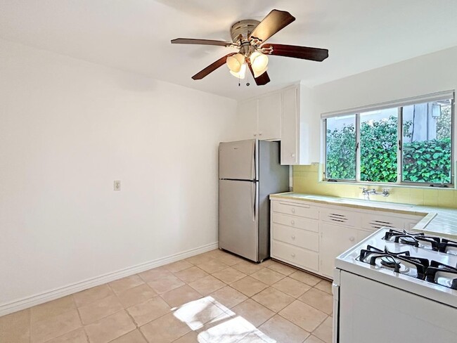 Building Photo - 1300 Hoover St