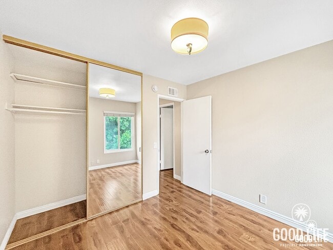 Building Photo - Beautiful 3B/2.5BA W/ Attached 2 Car Garage, A/C, & W/D in La Jolla!