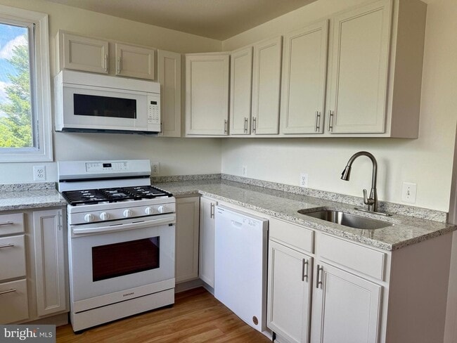 Building Photo - 3016 Taylor Ave