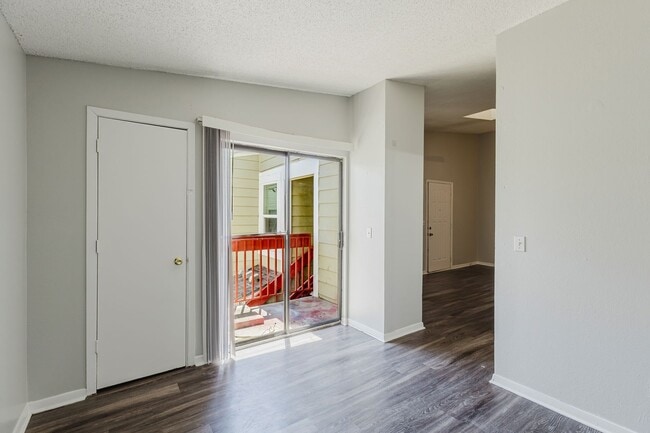 Building Photo - 920 S Dawson Way