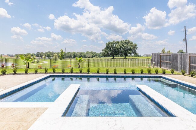 Building Photo - 7526 Sunny Oak Ln