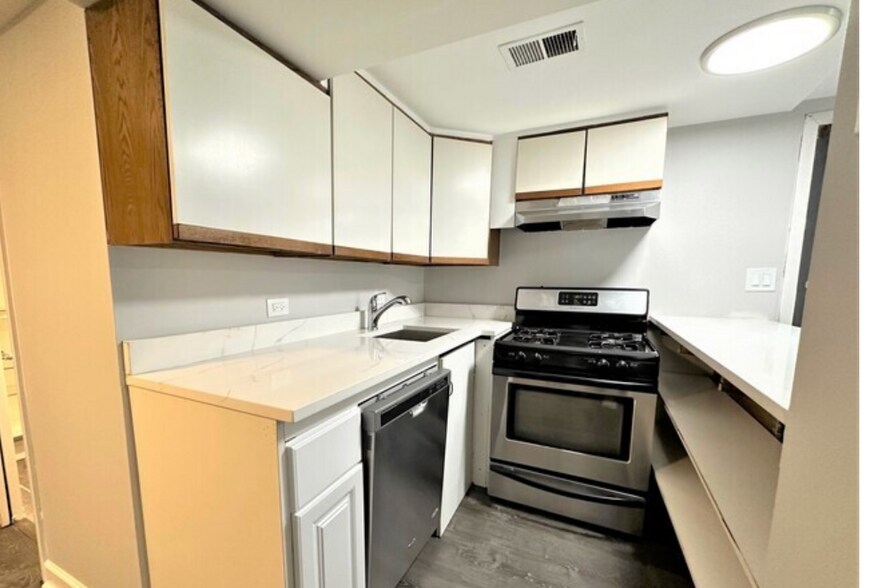 Primary Photo - 2523 N California Ave