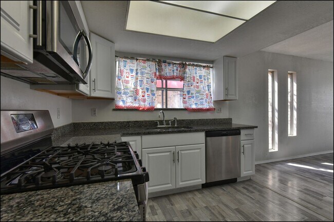 Building Photo - Pending