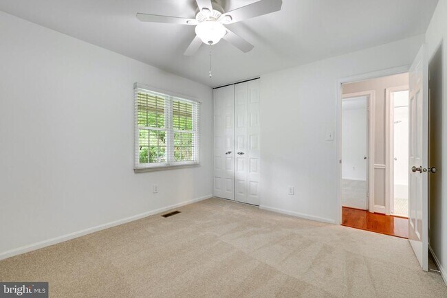 Building Photo - 9622 Cinnamon Creek Dr