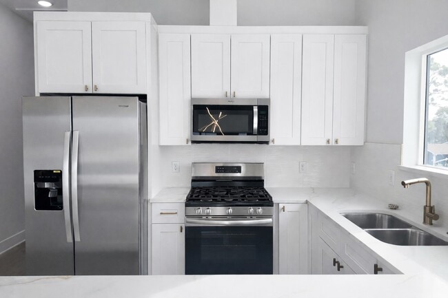 Building Photo - 8114 Double