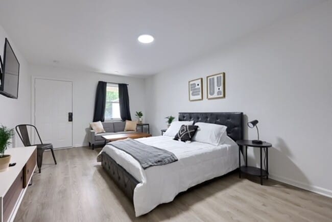 Primary Photo - Sunrise Suites