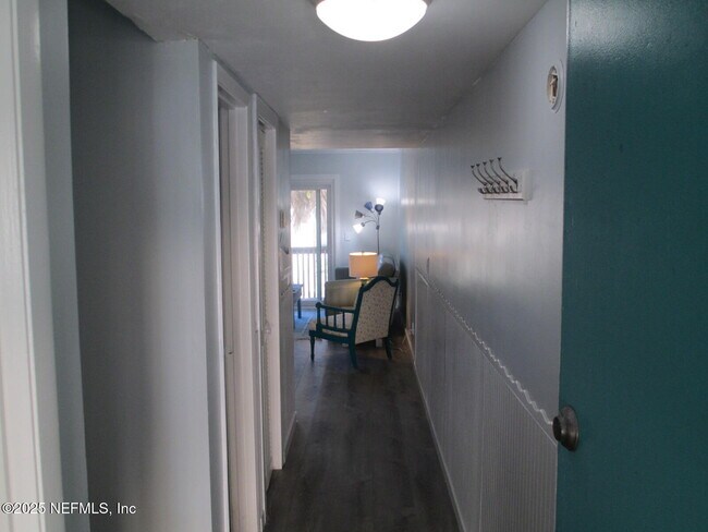 Building Photo - 1107 1st St S