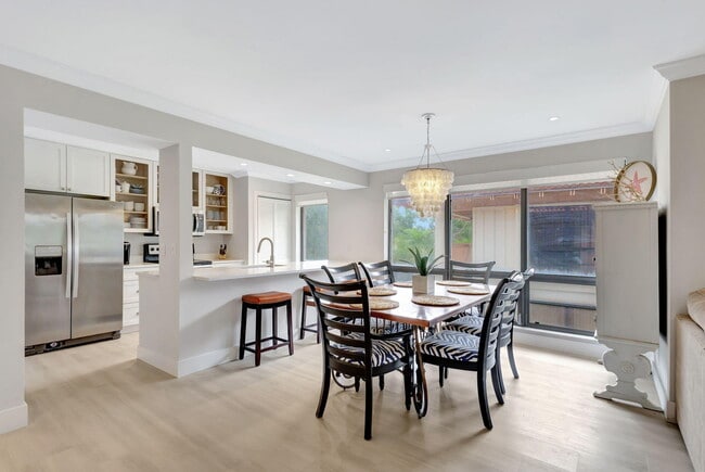 Building Photo - 438 Brackenwood Ln S