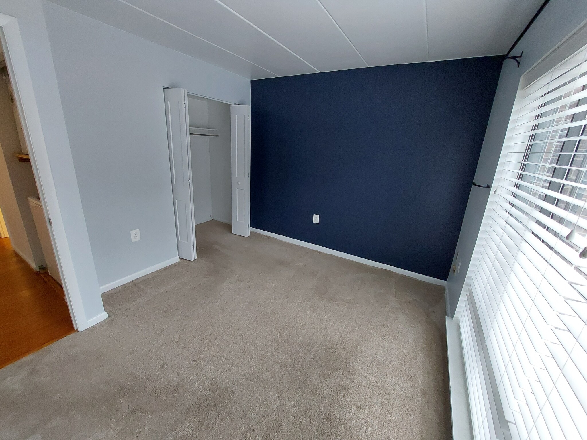 Building Photo - 100 Roberts Ln