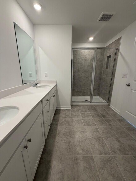 Building Photo - 6208 Kenbrook Dr