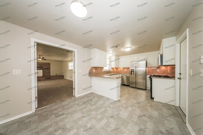 Building Photo - 2205 Harold Ct