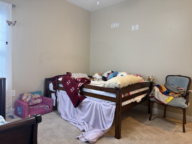 Building Photo - 729 English Oak Dr