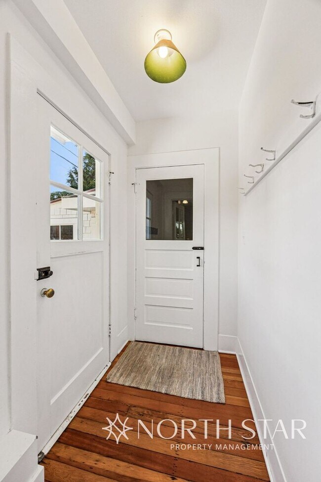 Building Photo - Charming Broadmoor Historic Farmhouse on a...