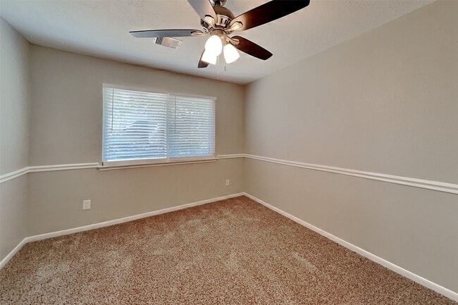 Building Photo - 1021 Glenview Dr