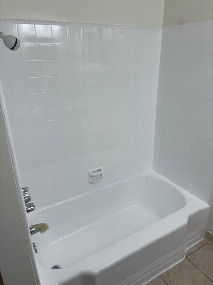 Building Photo - 12300 Manor Dr