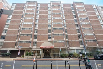 Building Photo - Lovely 1 BR/1 BA Condo in Logan Circle!