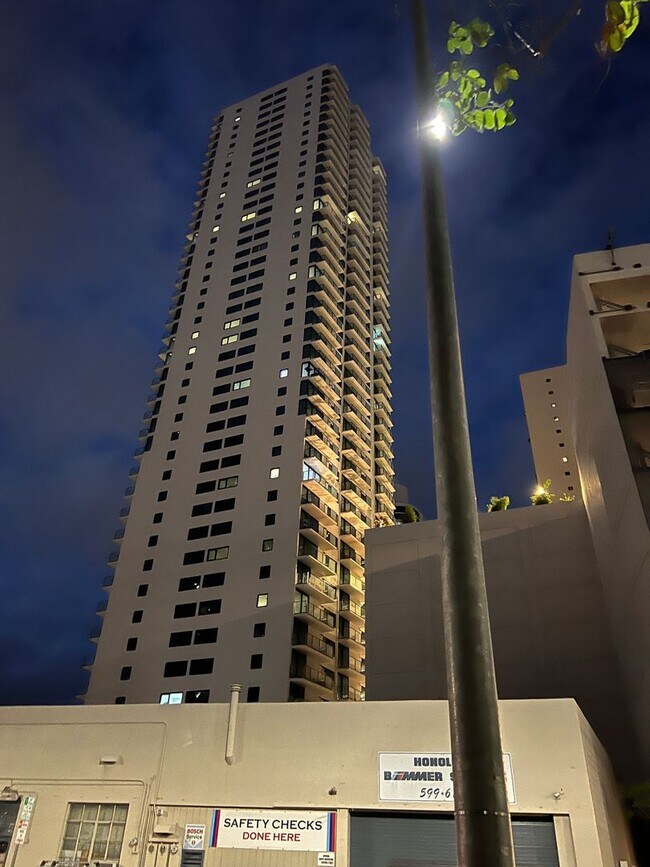 Building Photo - Brand New Kakaako Ililani Condo 2 bedroom ...