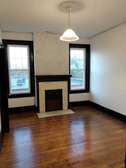 Building Photo - 1632 Virginia St E