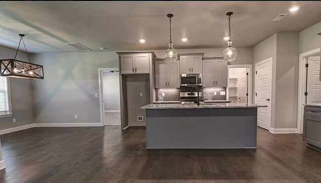 Building Photo - 3701 SW Ryegrass Rd