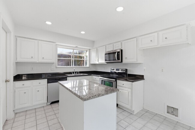 Building Photo - 506 Willow Wisp Cir