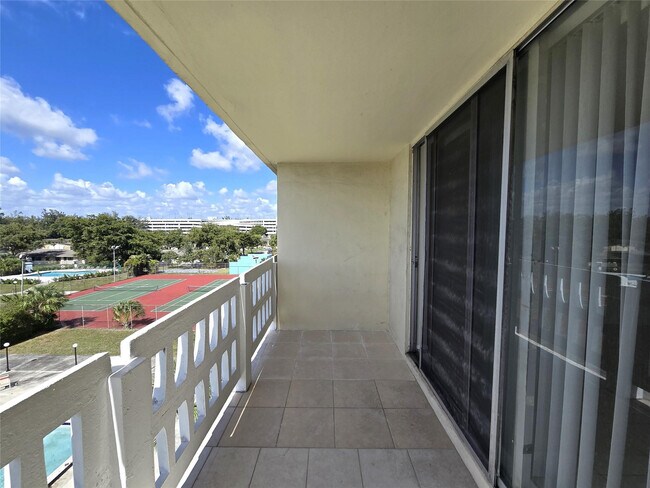 Building Photo - 15600 NW 7th Ave