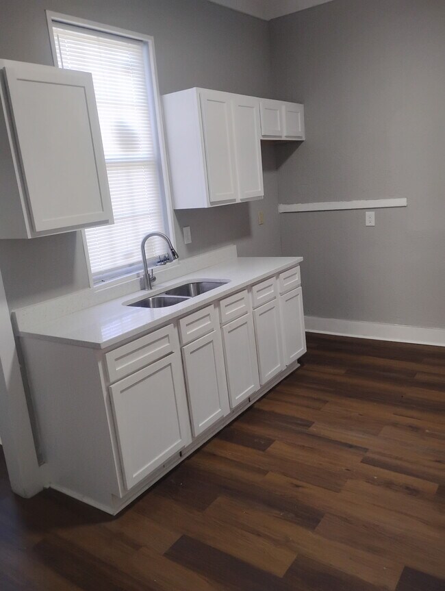 Building Photo - 1105 Azalia St