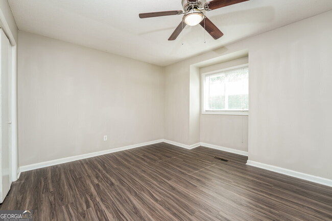 Building Photo - 2098 Drake Ct