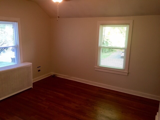 Building Photo - 28 Greenlawn Dr