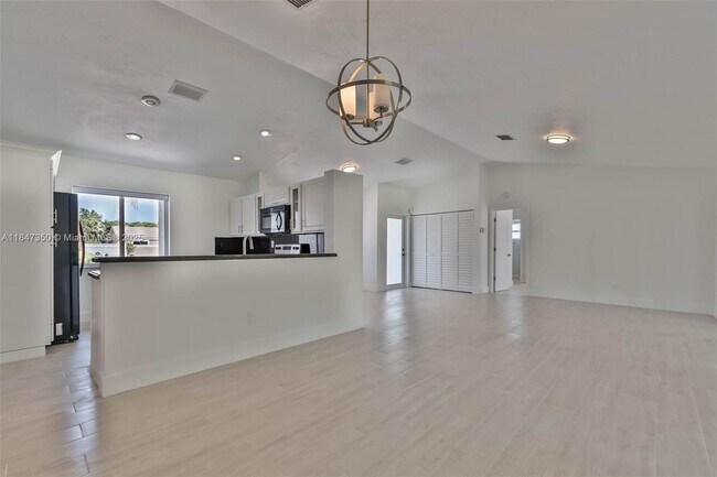 Building Photo - 15250 SW 154th Ave