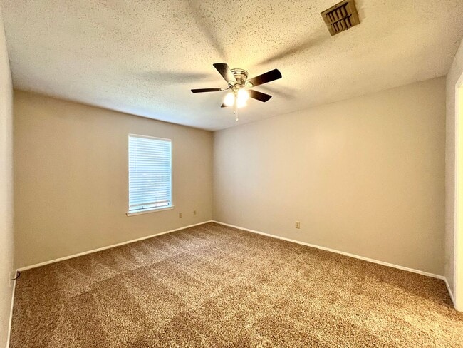 Building Photo - 400 South Town #105 - 2 bedroom Condo -POO...