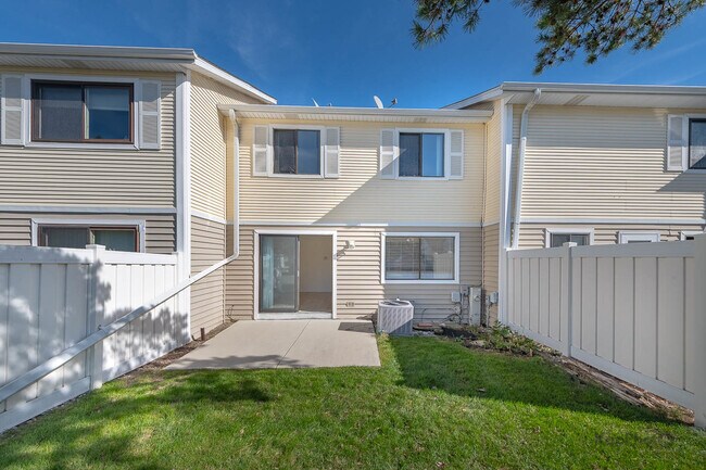 Building Photo - 110 N Waterford Dr