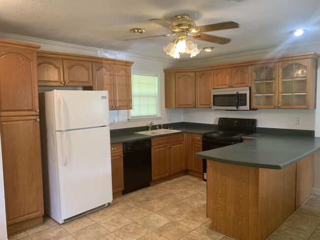 Building Photo - 402 Scott St